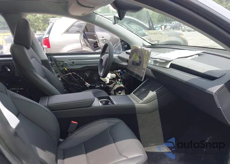 2026 Tesla Model Y Long Range Dual Motor All-Wheel Drive/Long Range Launch Series из США, поврежденный, VIN 7SAYGDEE9TF332392